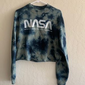 Crop top sweater